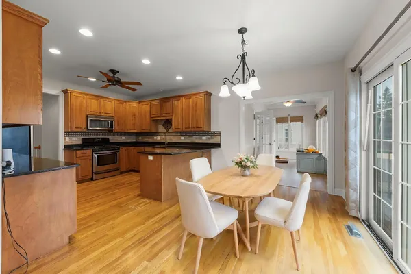 $599,900 | 204 Amherst Circle, Oswego, IL 60543