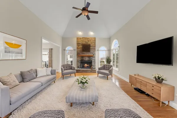 $599,900 | 204 Amherst Circle, Oswego, IL 60543