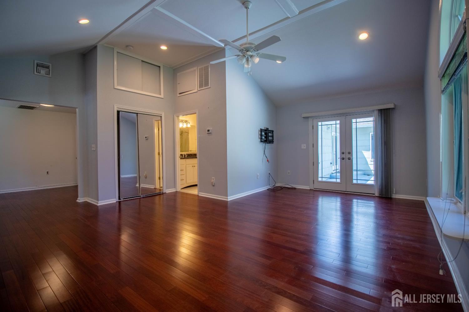 142 Monmouth Road Monroe Township, NJ 08831 - Photo 18 of 37
