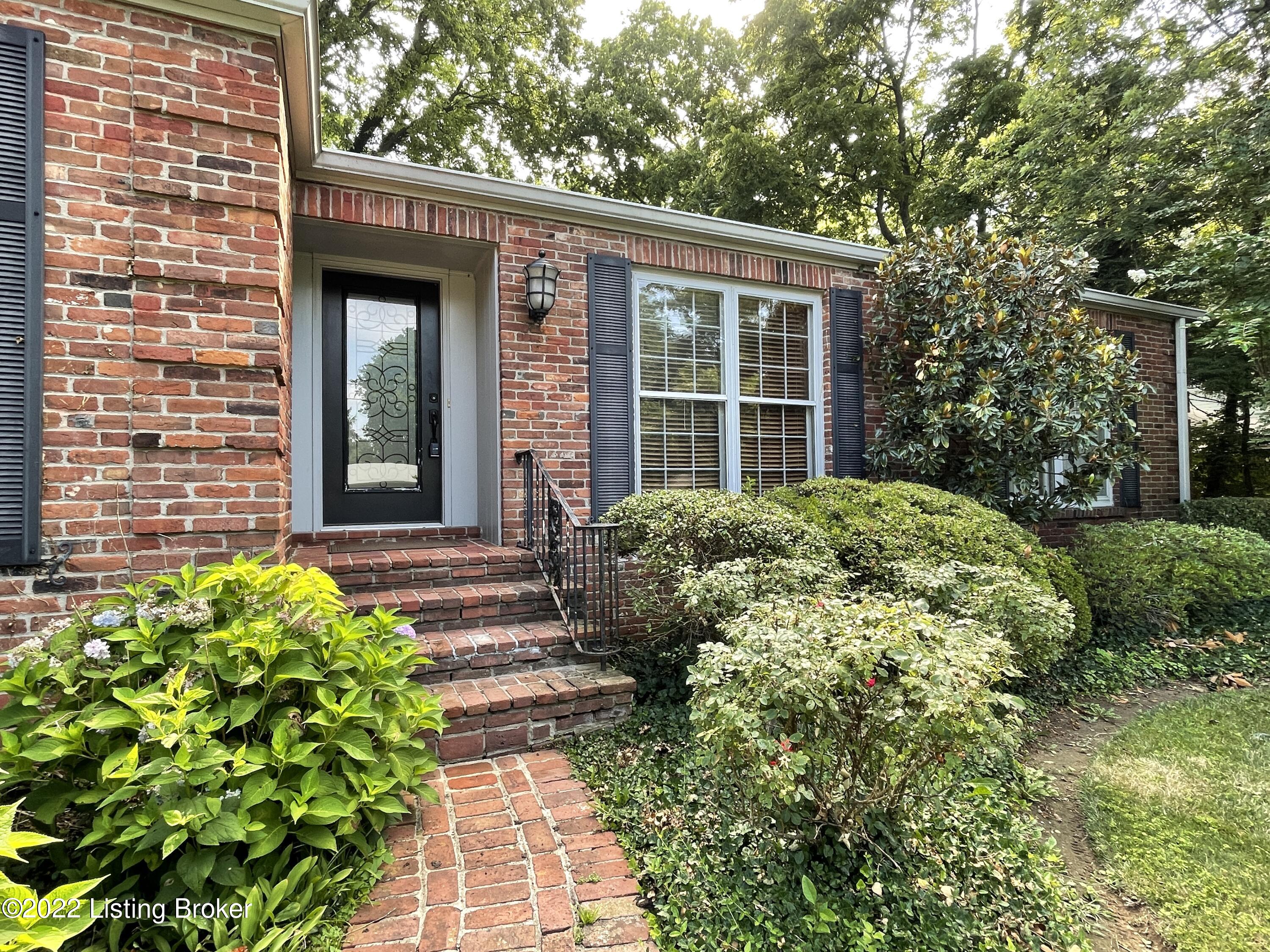 2319 Branning Road Louisville, KY 40222 - Photo 2 of 44 IMG_7635