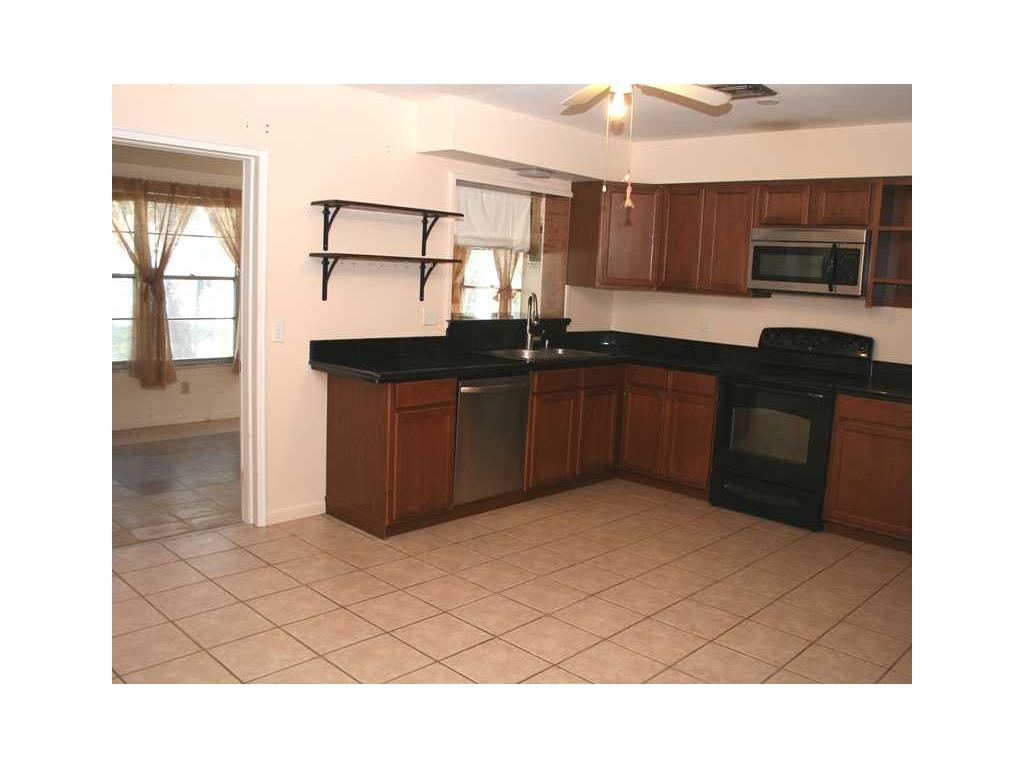 355 Fiddlewood Road Vero Beach, FL 32963 - Photo 4 of 32 Gallery Image 4