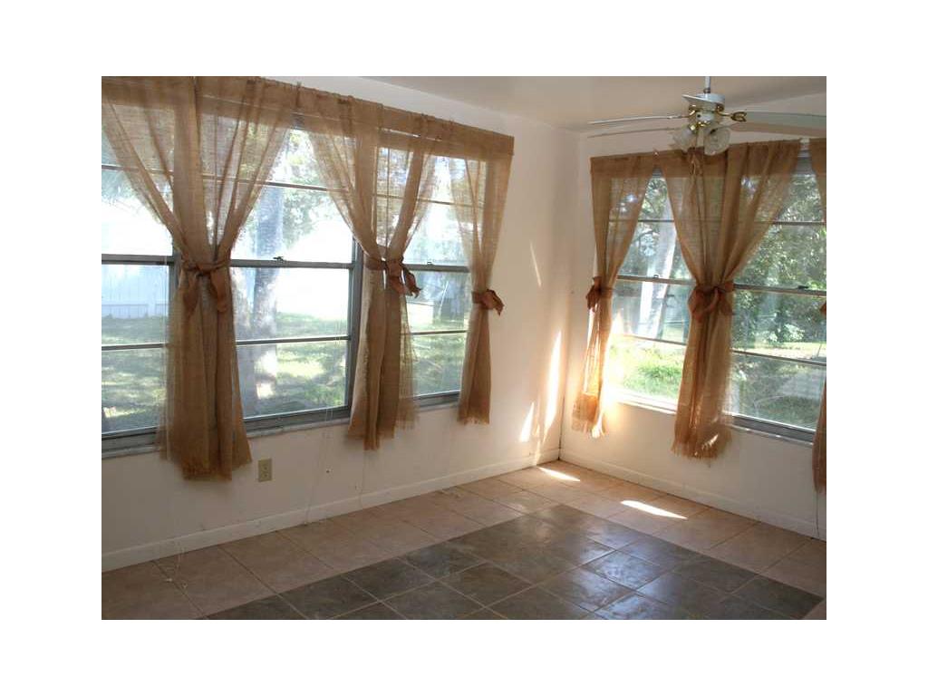 355 Fiddlewood Road Vero Beach, FL 32963 - Photo 5 of 32 Gallery Image 5