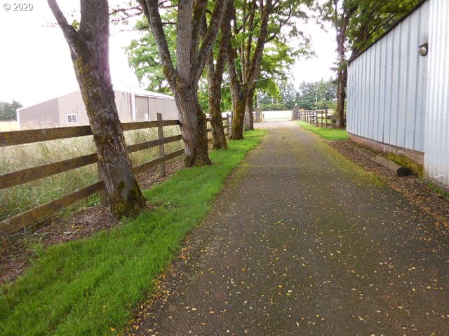 17993 South Strowbridge Road Oregon City, OR 97045 - Photo 14 of 31