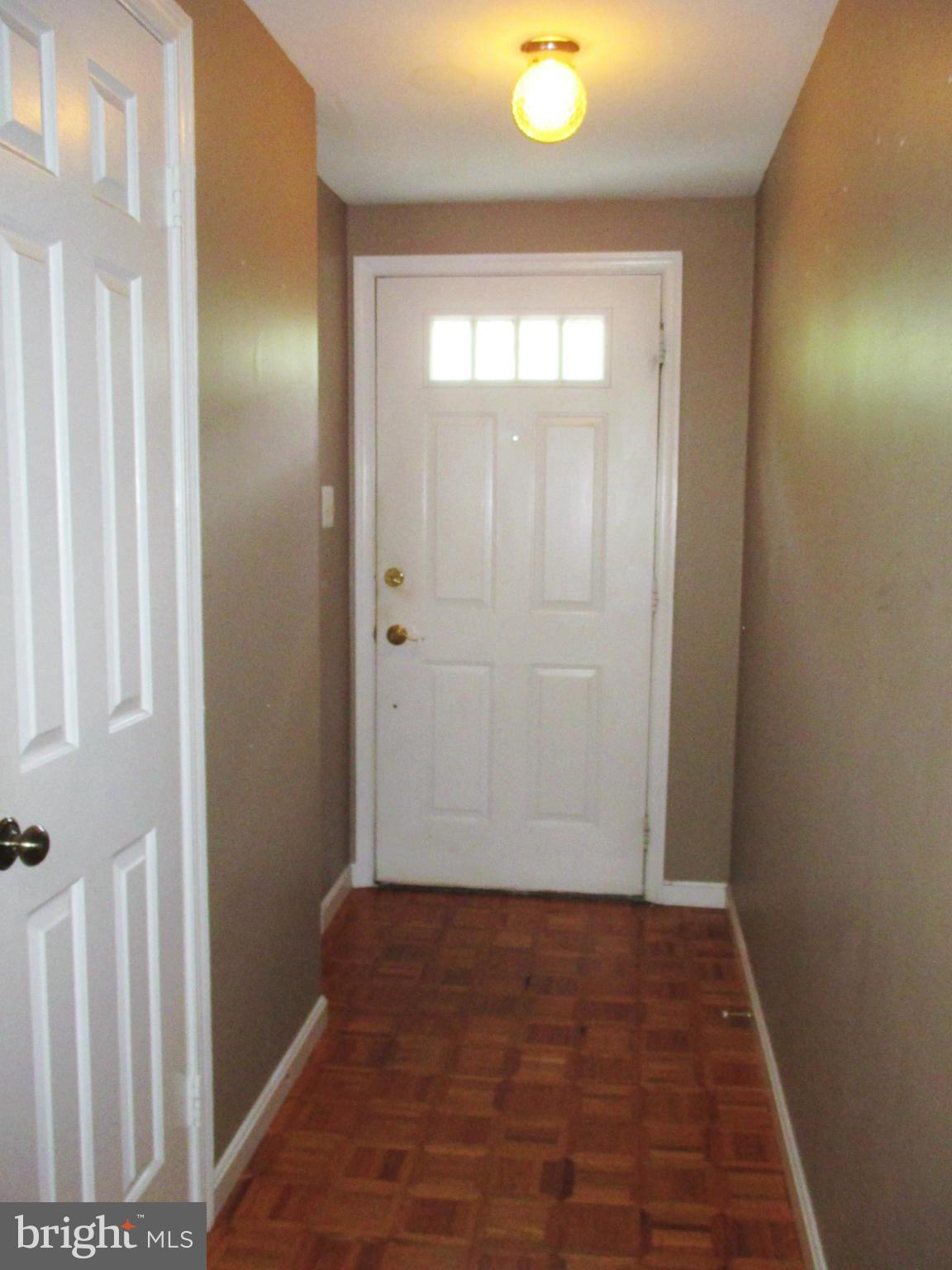 7940 Brighton Way Manassas, VA 20109 - Photo 2 of 27 Foyer