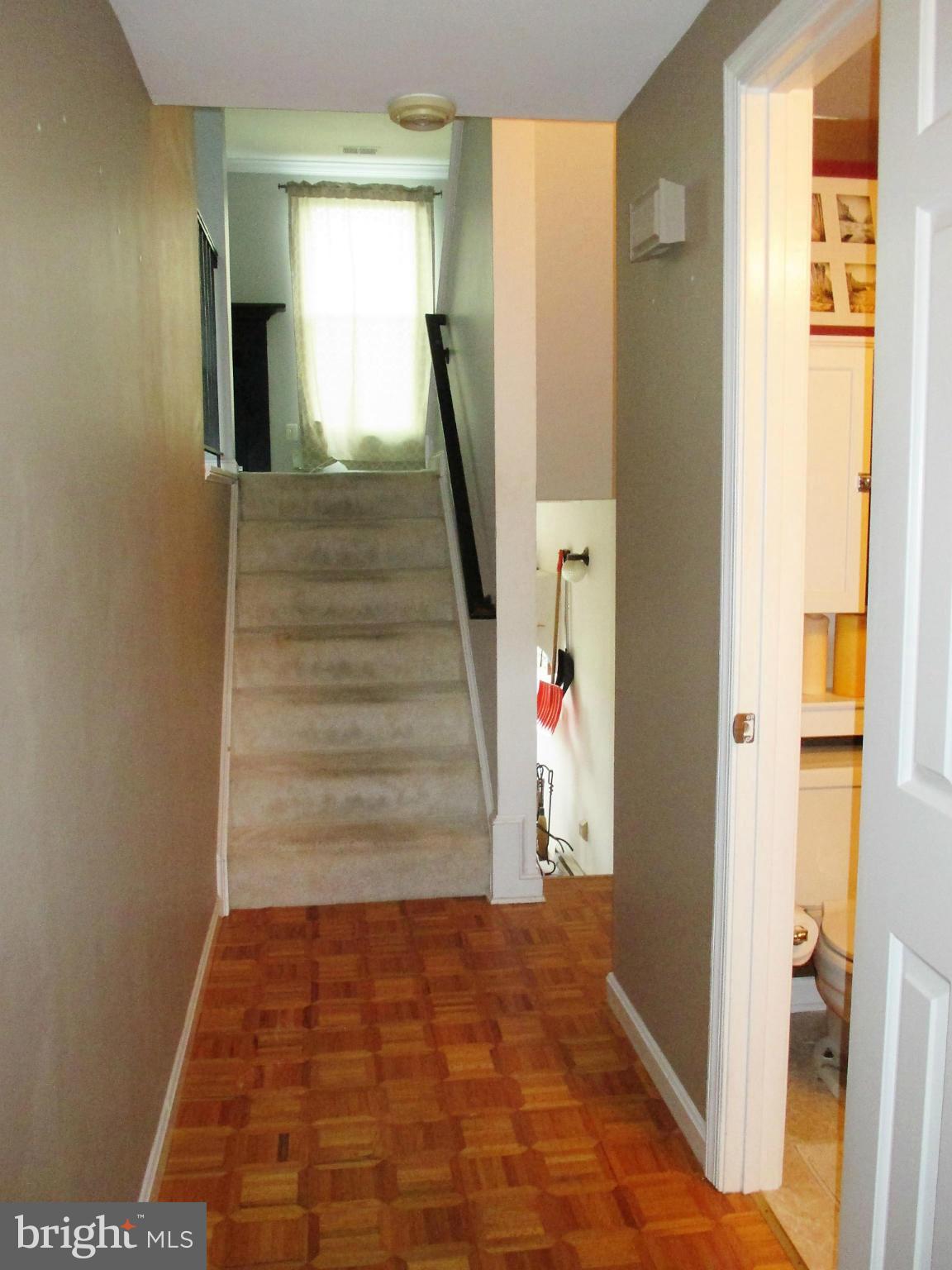 7940 Brighton Way Manassas, VA 20109 - Photo 3 of 27 Foyer