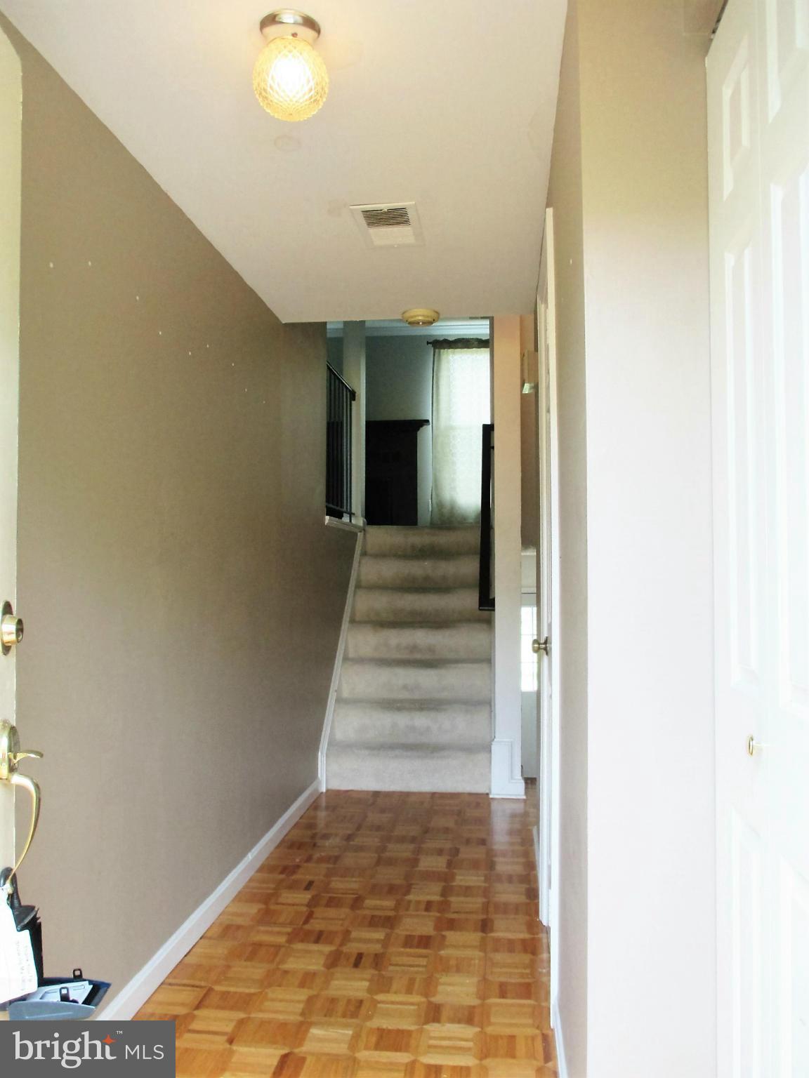 7940 Brighton Way Manassas, VA 20109 - Photo 5 of 27 Foyer