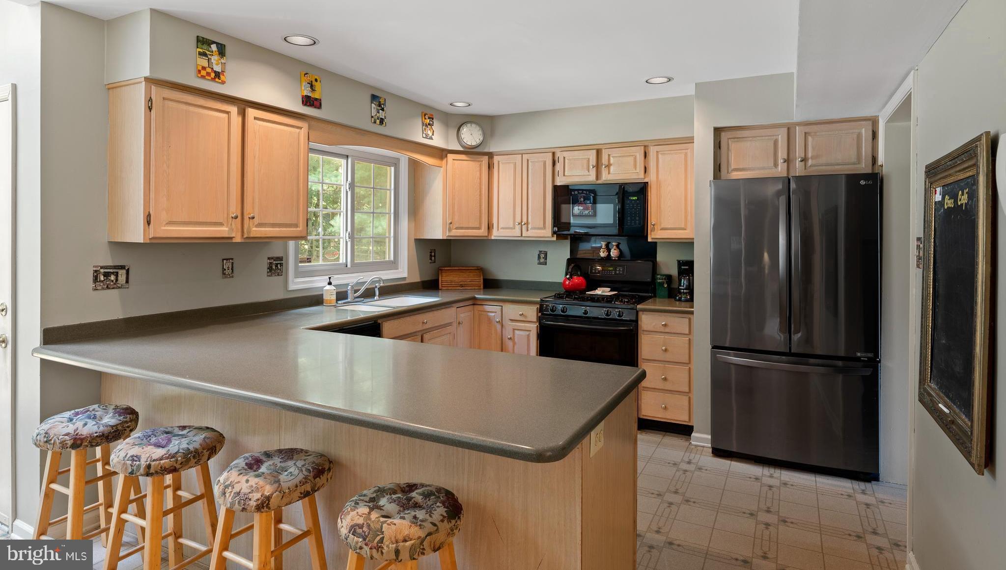 815 Shadow Farm Road West Chester, PA 19380 - Photo 9 of 35 Kitchen Peninsula with Convenient Seating
