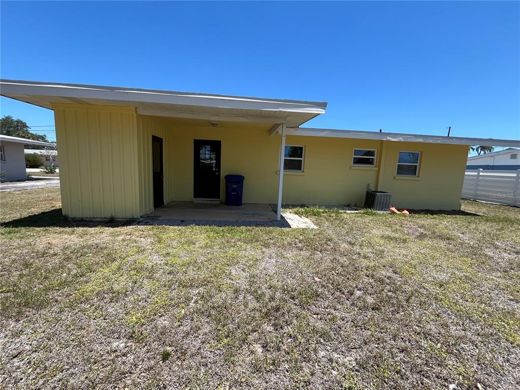 2154 Inner Cass Circle Sarasota, FL 34231 - Photo 5 of 28