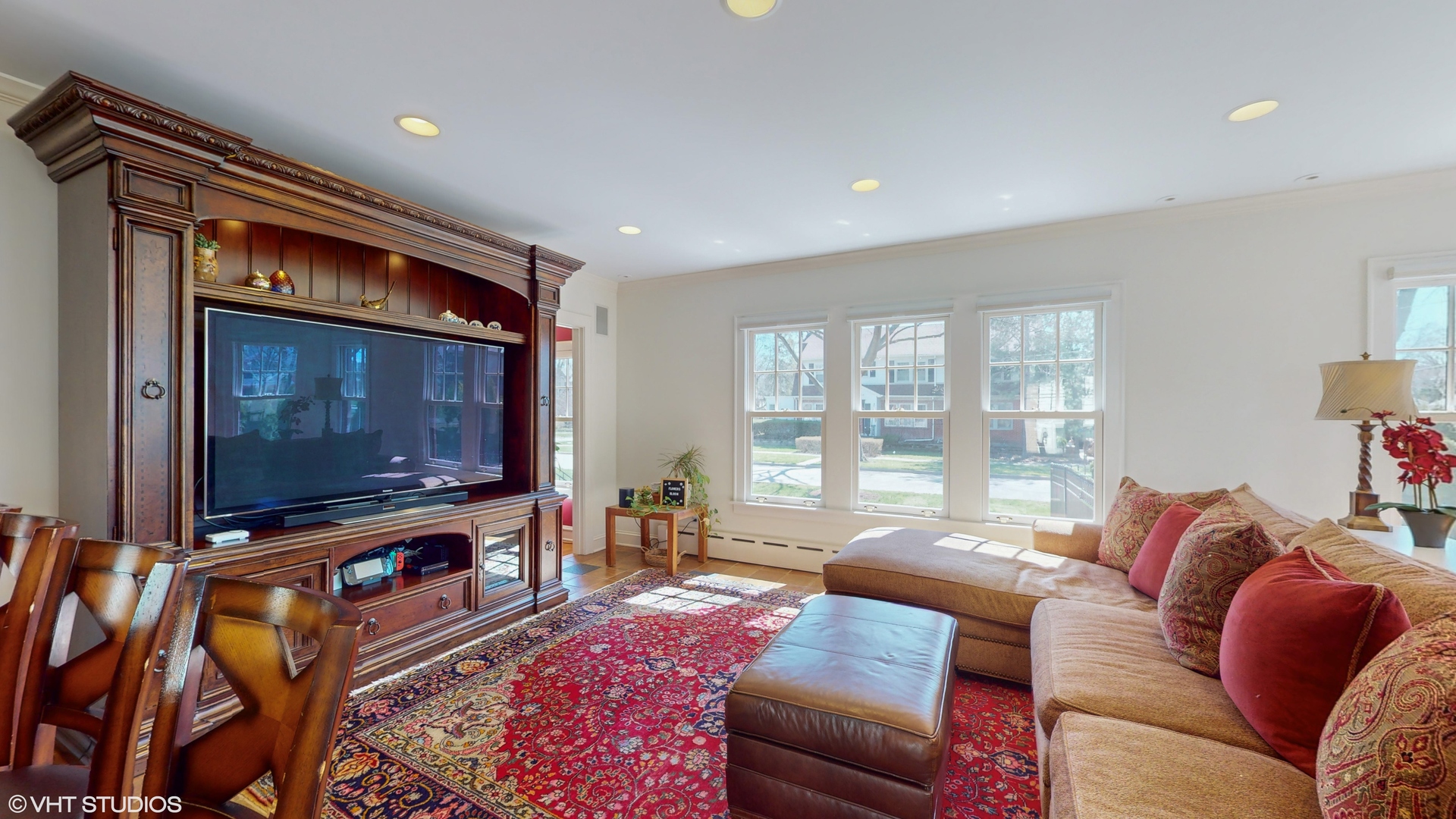 302 North Merrill Street Park Ridge, IL 60068 - Photo 8 of 40 a living room with furniture and a flat screen tv