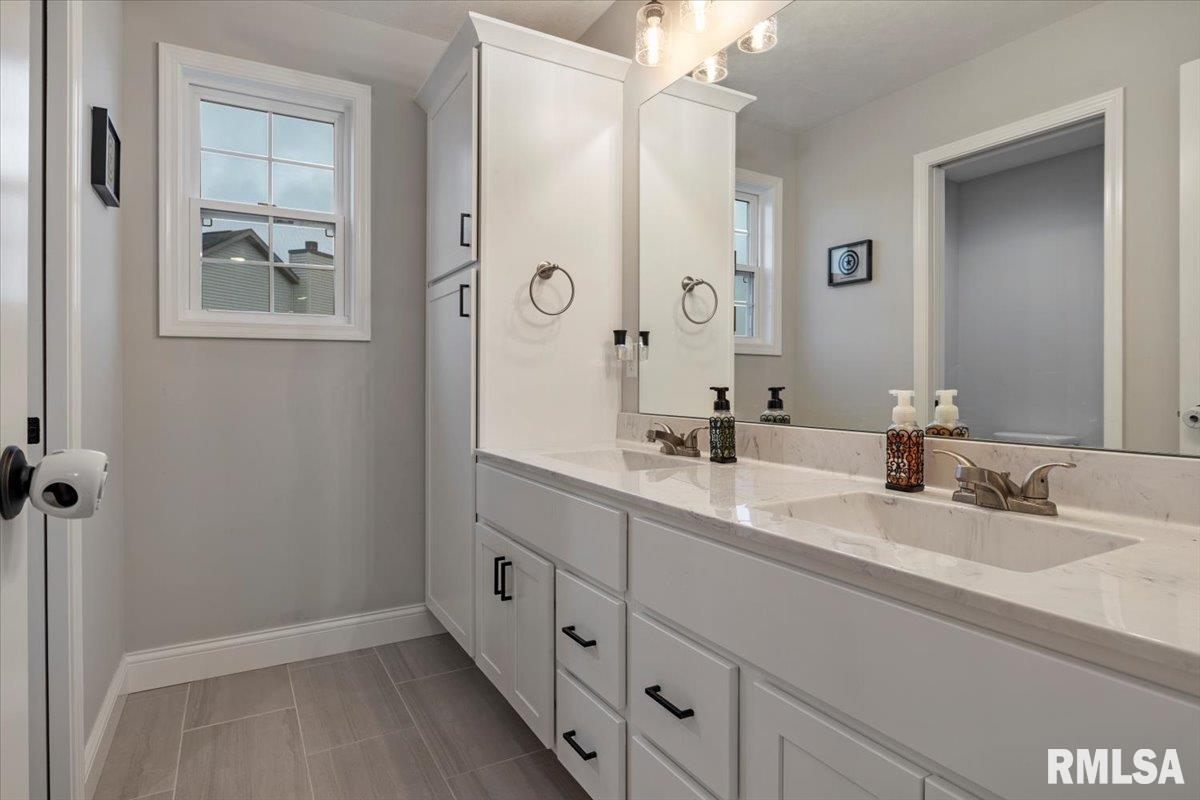 1420 Lake Pointe Court Springfield, IL 62712 - Photo 32 of 41 Gallery Image 32
