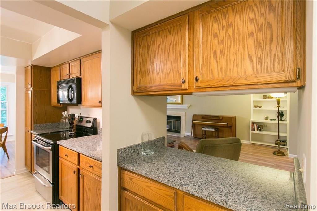 1655 Huntington Park Rochester Hills, MI 48309 - Photo 20 of 40