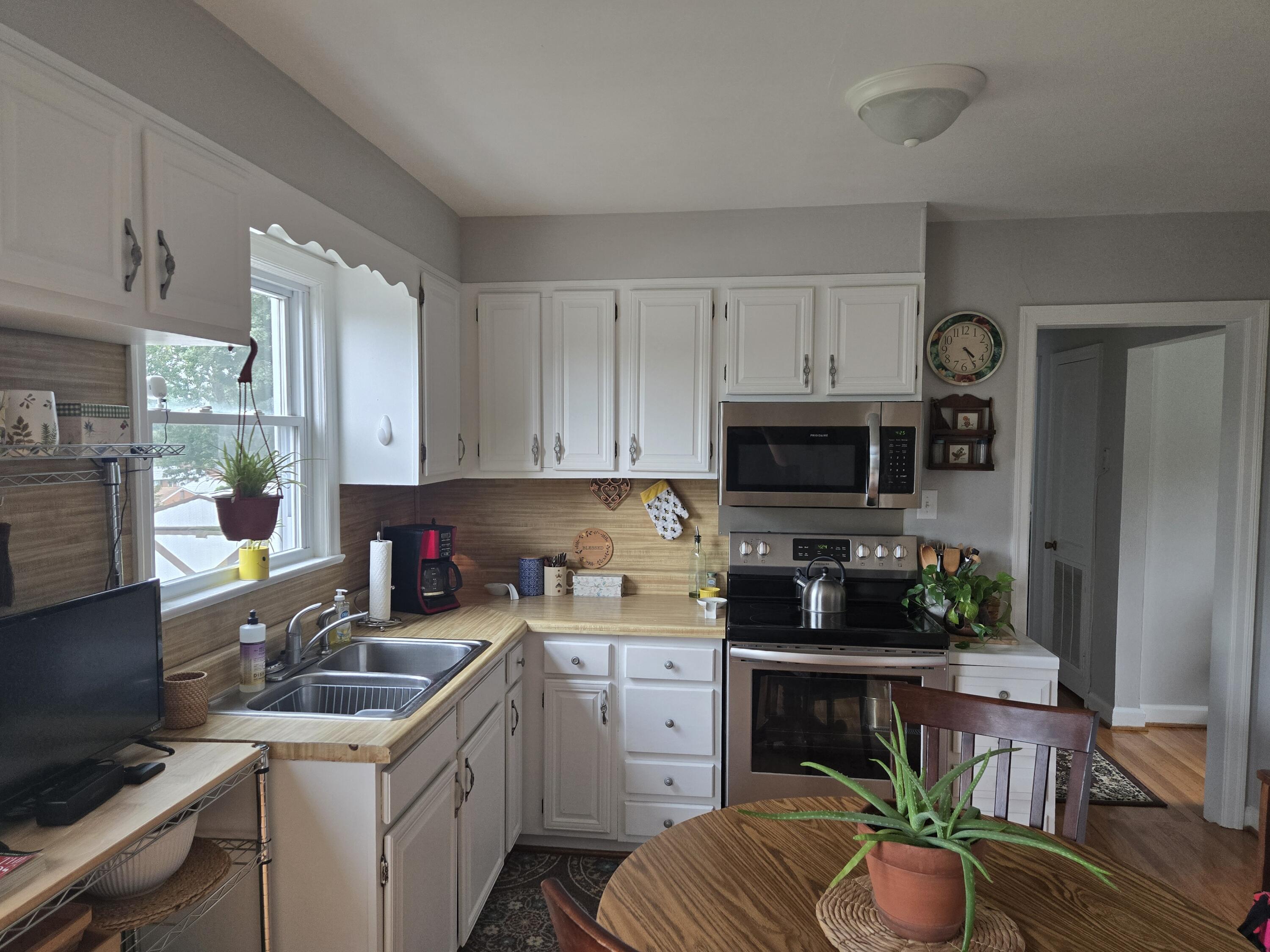 4803 Hazelridge Road Northwest Roanoke, VA 24012 - Photo 3 of 15 1000002983