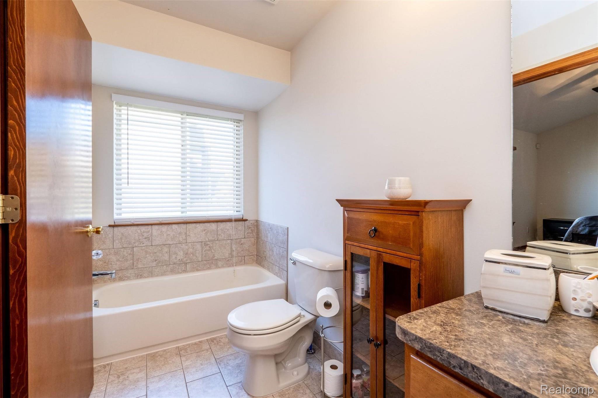 16059 Moore Park Road Macomb, MI 48044 - Photo 25 of 54 16059 Moore Park Rd (27 of 55).jpg