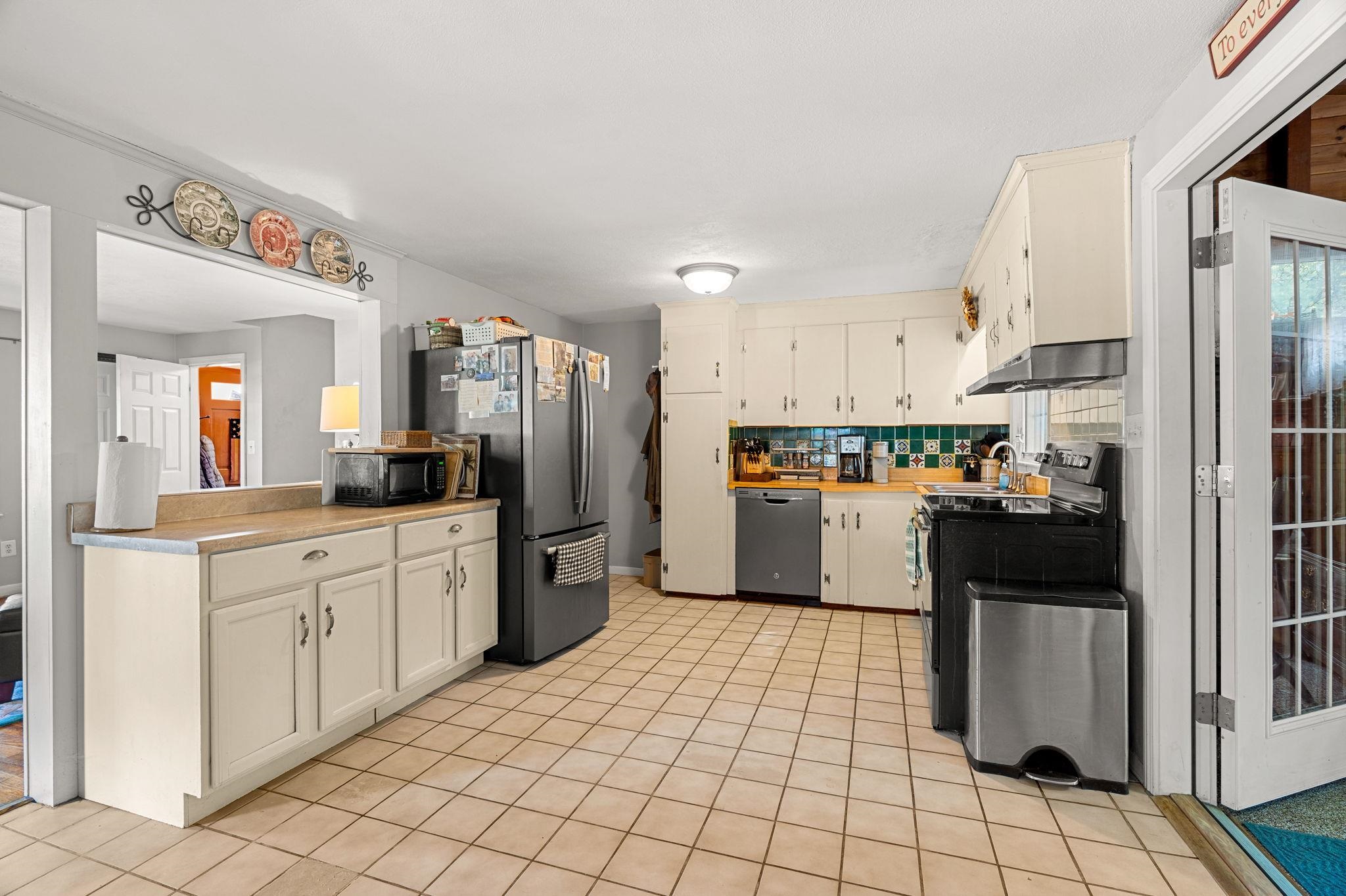 403 High Street Hampton, NH 03842 - Photo 13 of 48