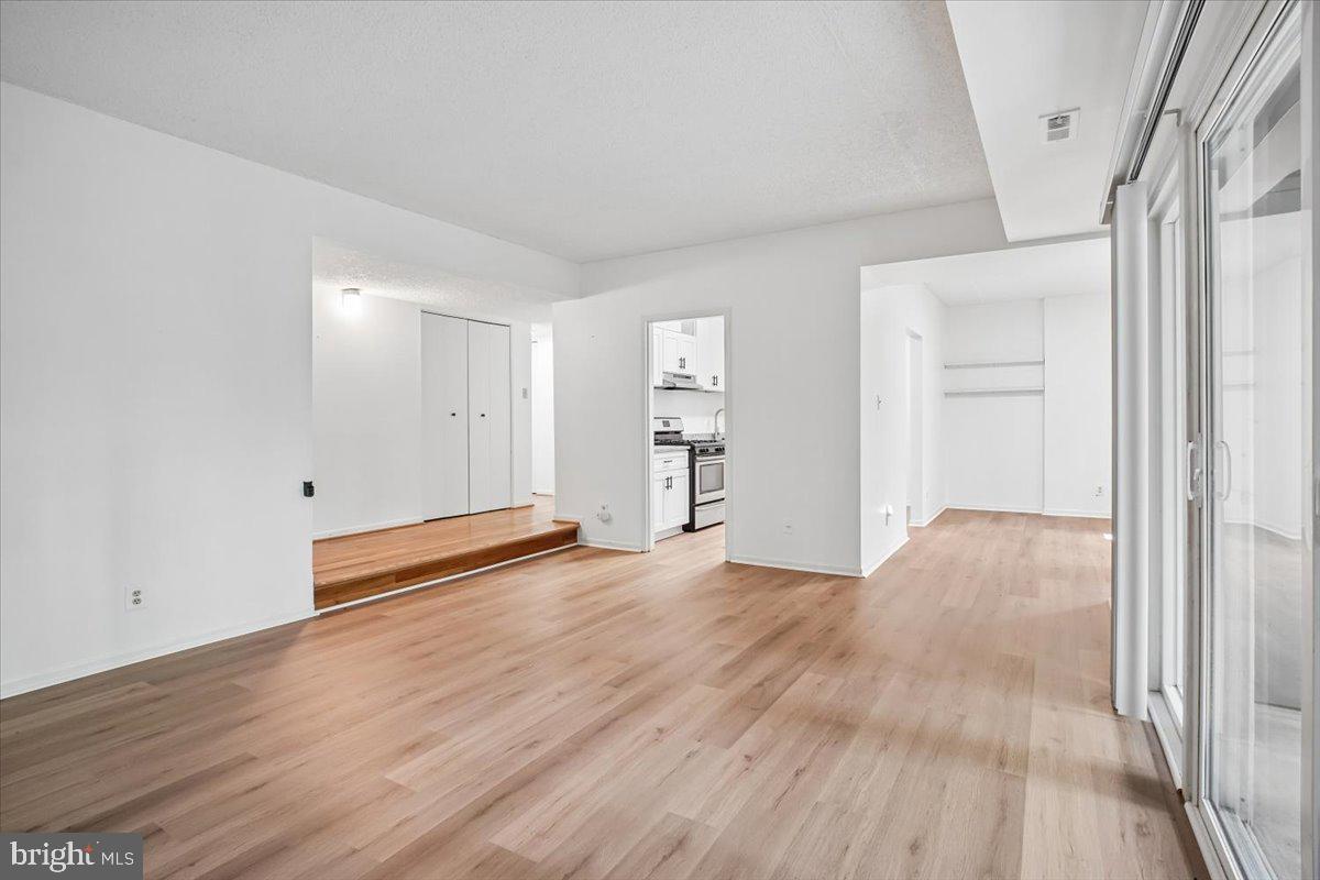 11805 Breton Court, Unit 1A Reston, VA 20191 - Photo 21 of 22 Open floor plan
