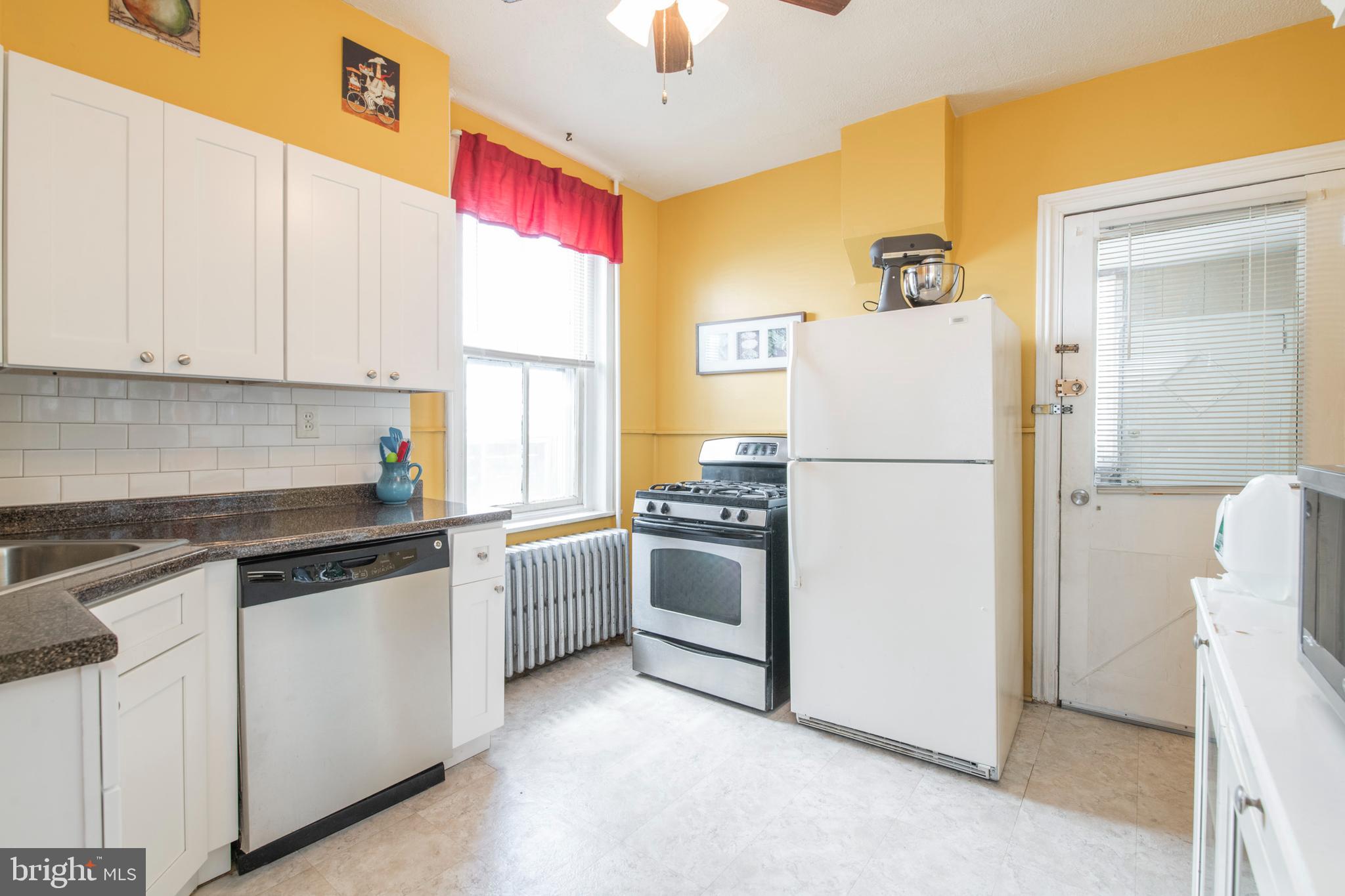 407 Ripka Street Philadelphia, PA 19128 - Photo 9 of 20 Kitchen