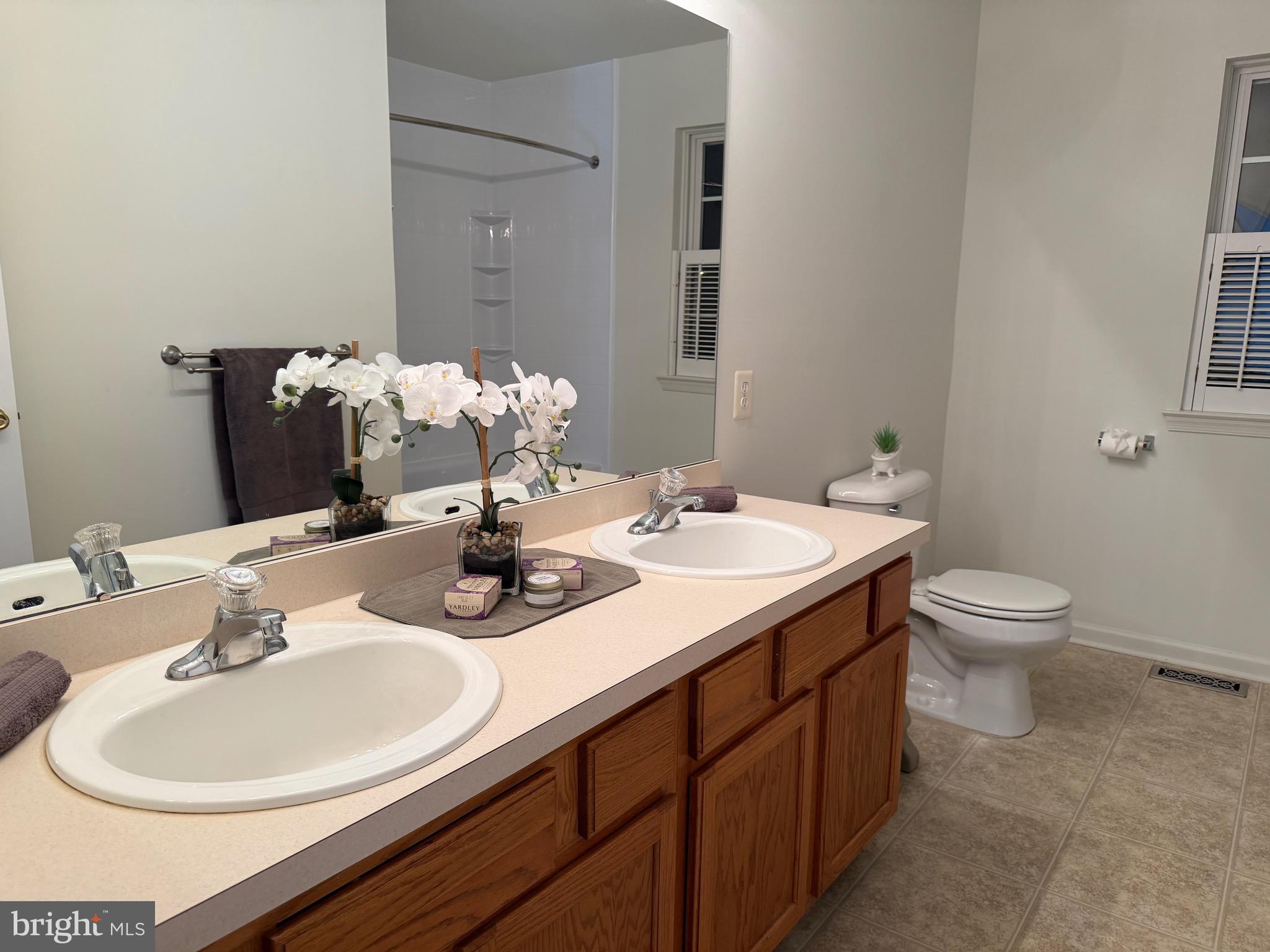 1 Blue Stone Circle Sicklerville, NJ 08081 - Photo 26 of 28 Hall Bath Dbl Vanity, Tub/Shower Unit