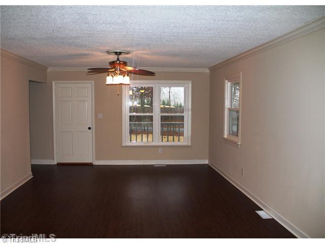 1634 Southwest School Road Clemmons, NC 27012 - Photo 4 of 15 Living Room.