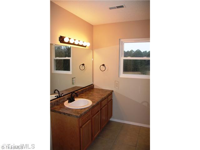 1634 Southwest School Road Clemmons, NC 27012 - Photo 9 of 15 Master Bath/Spa.
