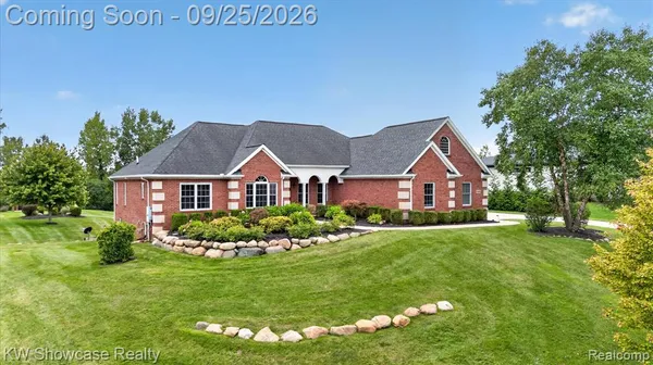 $875,900 | 9032 Palmers Way, Fenton, MI 48430