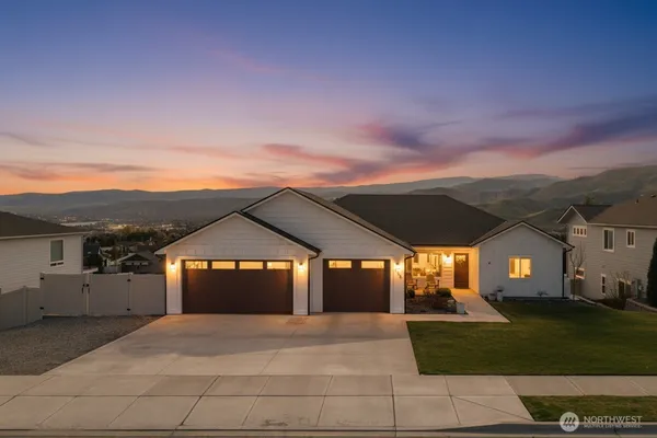 $1,149,000 | 885 Autumn Crest Drive, Wenatchee, WA 98801