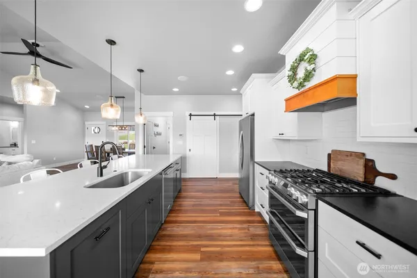 $1,249,000 | 885 Autumn Crest Drive, Wenatchee, WA 98801