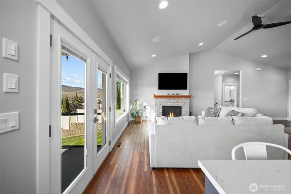 $1,249,000 | 885 Autumn Crest Drive, Wenatchee, WA 98801