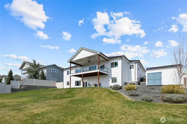 $1,249,000 | 885 Autumn Crest Drive, Wenatchee, WA 98801