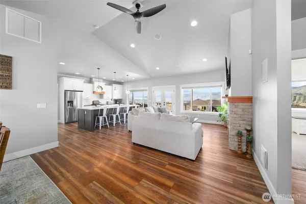 $1,249,000 | 885 Autumn Crest Drive, Wenatchee, WA 98801