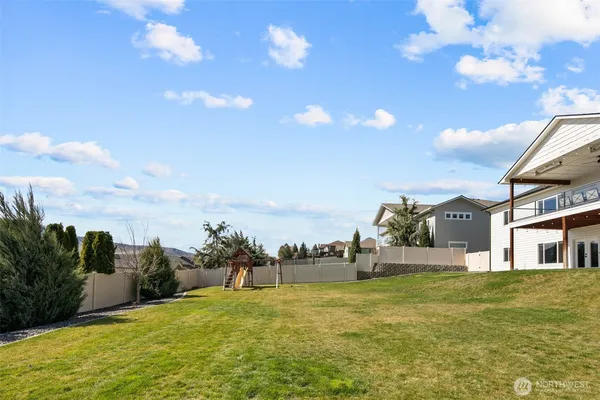 $1,249,000 | 885 Autumn Crest Drive, Wenatchee, WA 98801