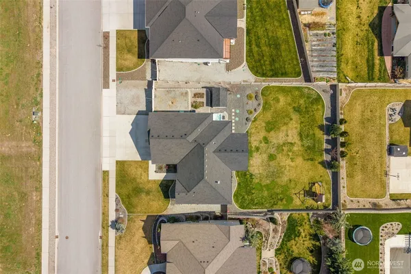 $1,249,000 | 885 Autumn Crest Drive, Wenatchee, WA 98801