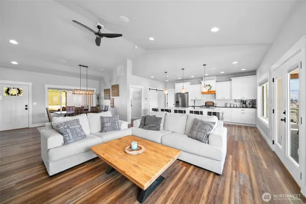 $1,249,000 | 885 Autumn Crest Drive, Wenatchee, WA 98801