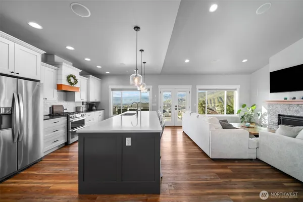 $1,249,000 | 885 Autumn Crest Drive, Wenatchee, WA 98801