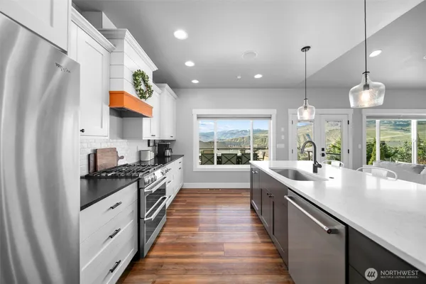 $1,249,000 | 885 Autumn Crest Drive, Wenatchee, WA 98801