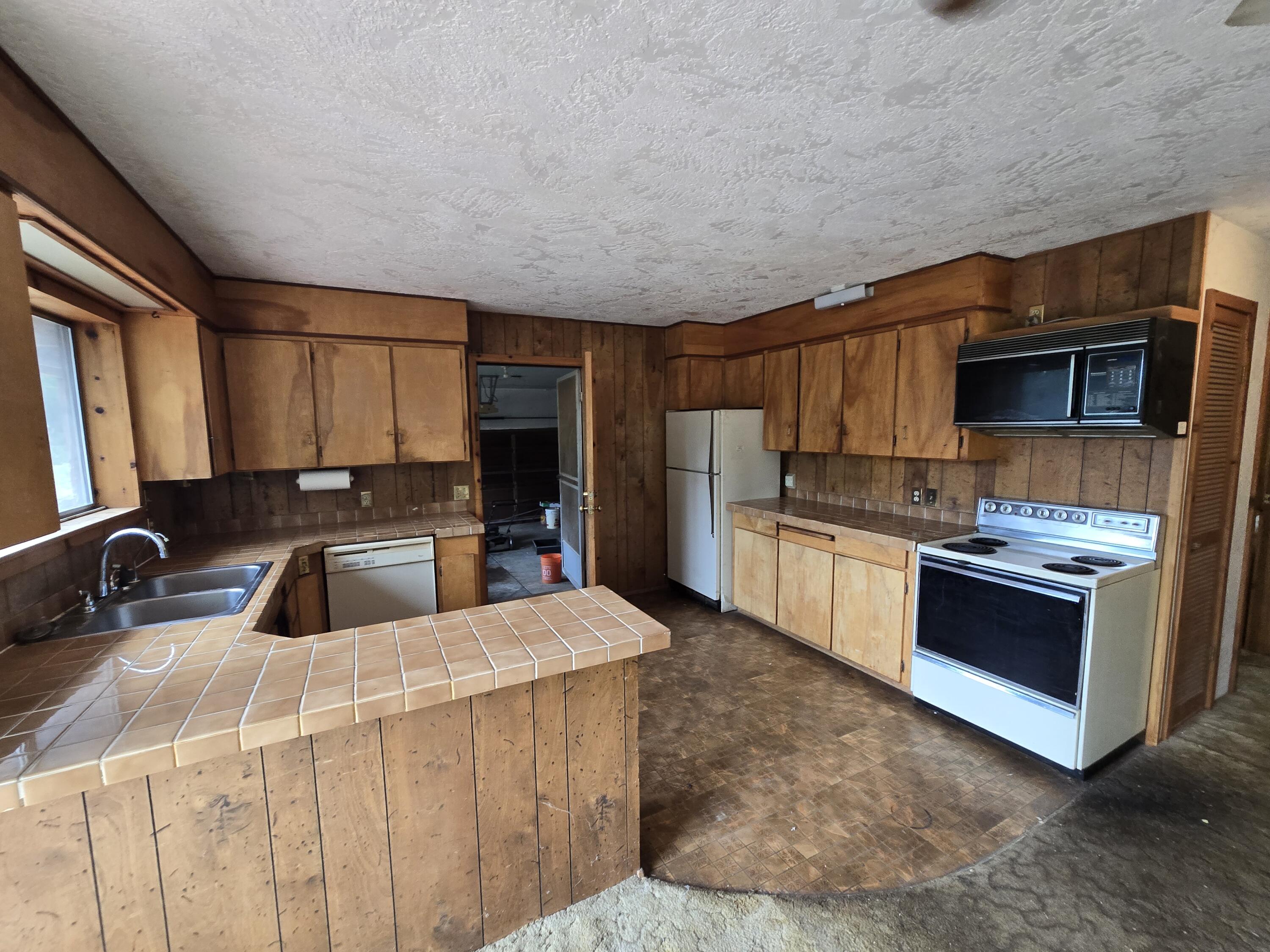 330 Colony Road Myers Flat, CA 95554 - Photo 8 of 41