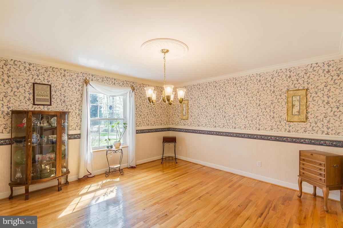 8190 Orchard Point Road Pasadena, MD 21122 - Photo 12 of 29 Dining Room