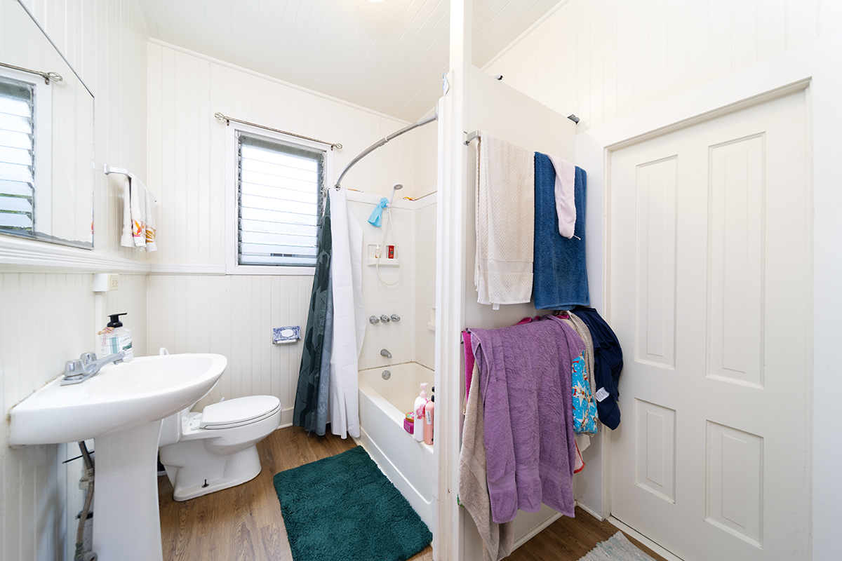 615 Kekuanaoa Street Hilo, HI 96720 - Photo 17 of 29 a bathroom with a sink a toilet and a mirror