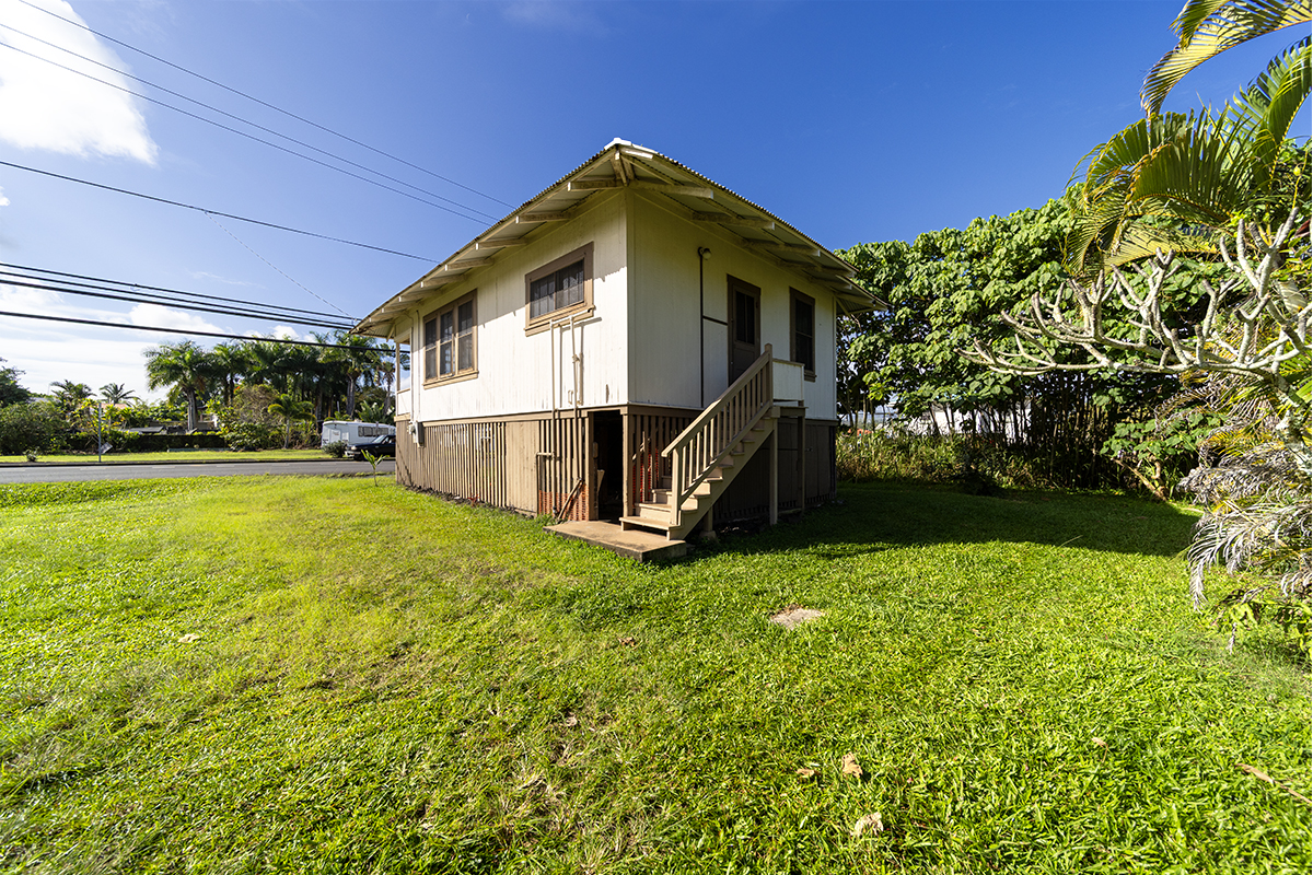 615 Kekuanaoa Street Hilo, HI 96720 - Photo 6 of 29 a view of a house with a yard