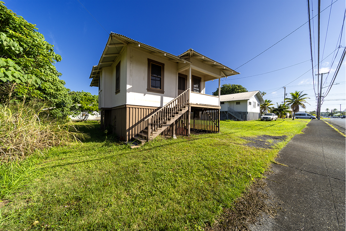 615 Kekuanaoa Street Hilo, HI 96720 - Photo 8 of 29 a house view with a outdoor space