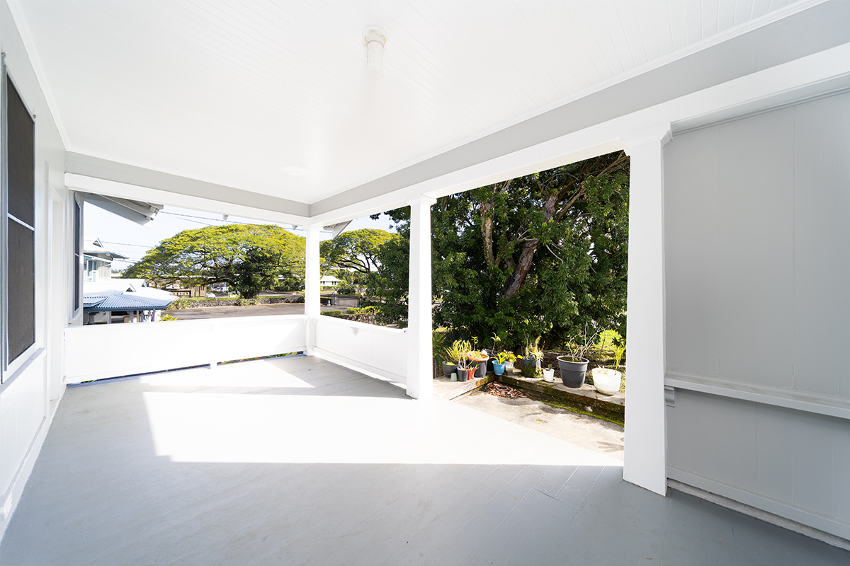 615 Kekuanaoa Street Hilo, HI 96720 - Photo 9 of 29 a view of an empty room with a large window