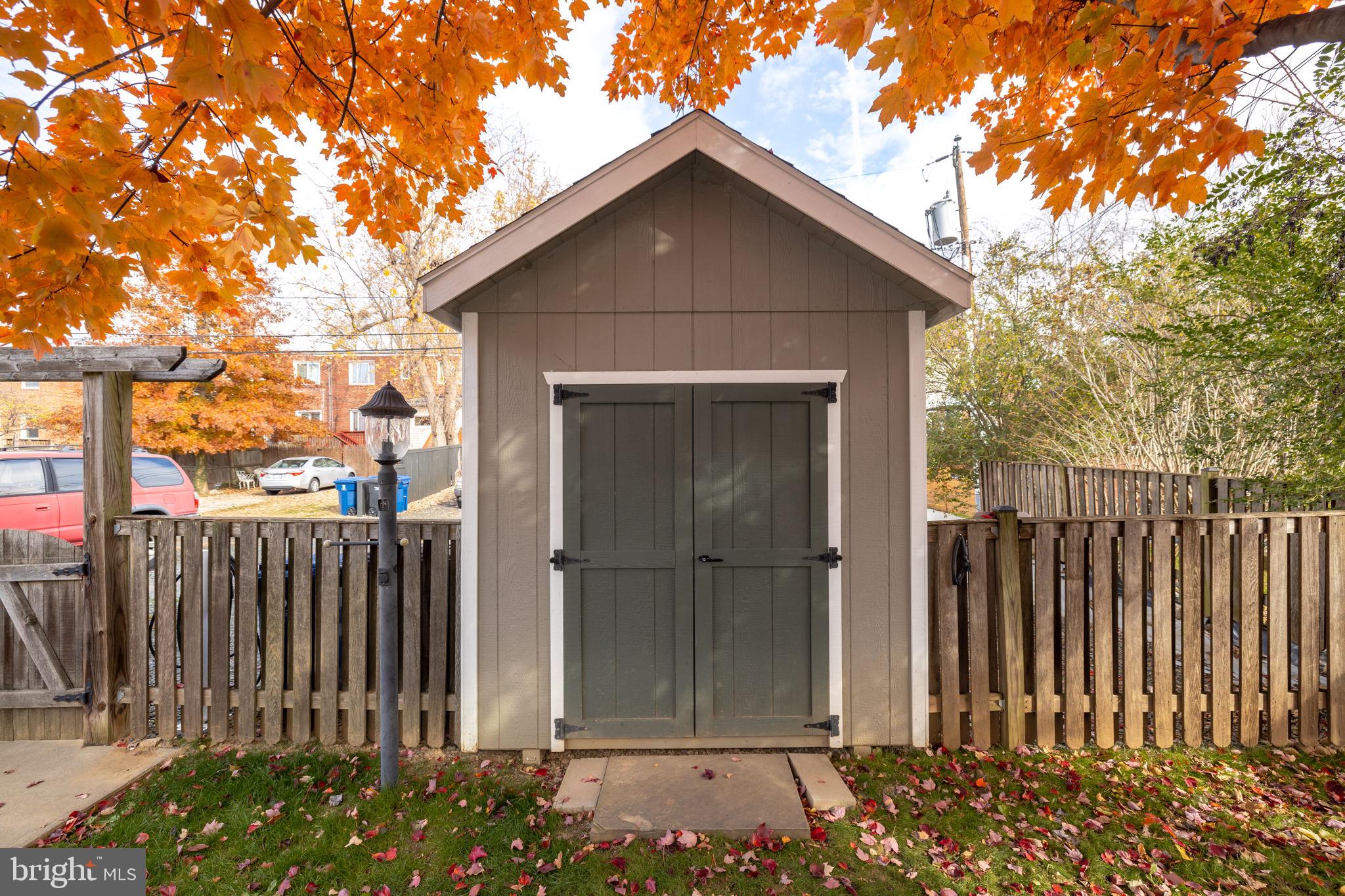 208 East Glebe Road, Unit A Alexandria, VA 22305 - Photo 14 of 16 Shed Conveys