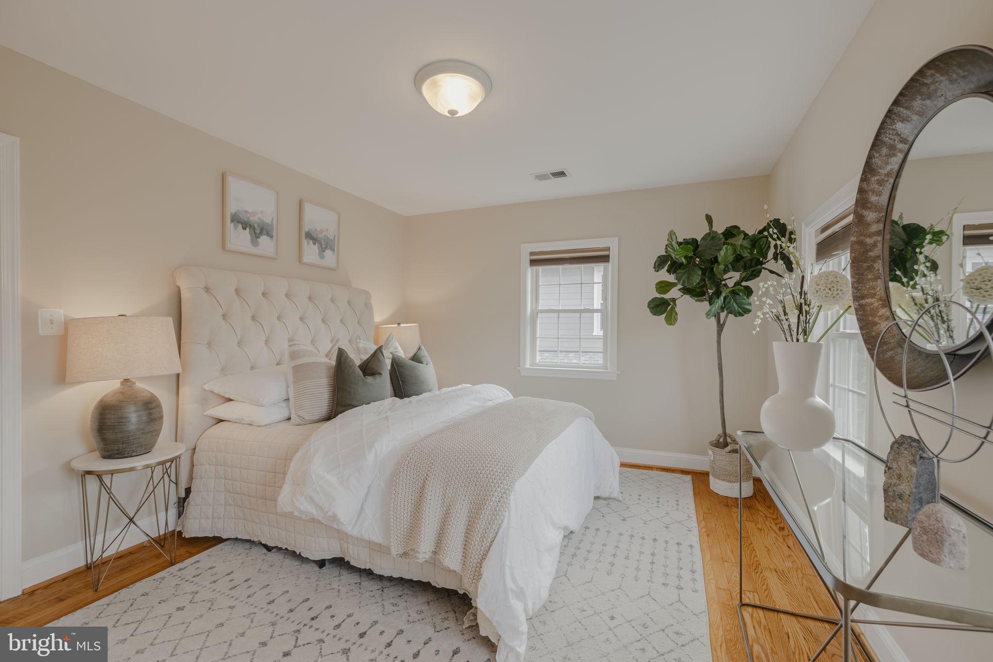 208 East Glebe Road, Unit A Alexandria, VA 22305 - Photo 5 of 16 Primary Bedroom