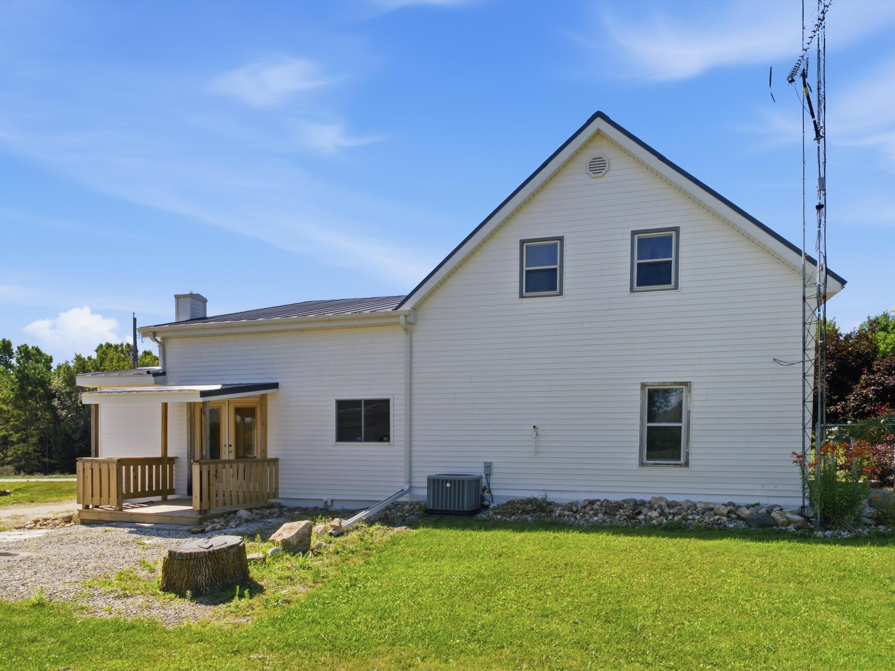 8820 Polifka Road Whitelaw, WI 54247 - Photo 6 of 40 06-DSC00574