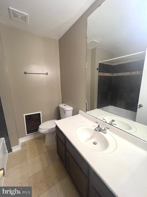 16 Brian Court, Unit 245 Gaithersburg, MD 20877 - Photo 16 of 22 a bathroom with a sink and mirror