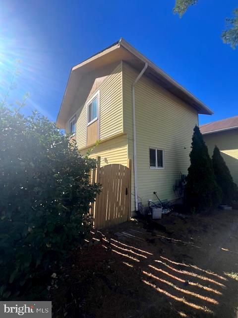 16 Brian Court, Unit 245 Gaithersburg, MD 20877 - Photo 2 of 22 a front view of a house with garden