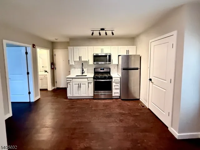 $1,650 | 196 Spring Street, Unit 1, Newton, NJ 07860