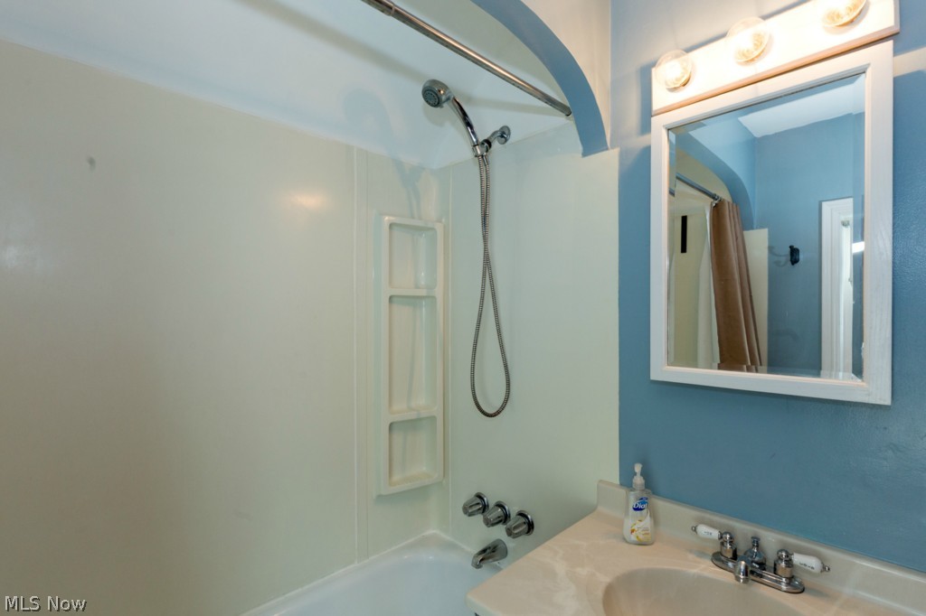 955 Rushleigh Road Cleveland Heights, OH 44121 - Photo 18 of 25
