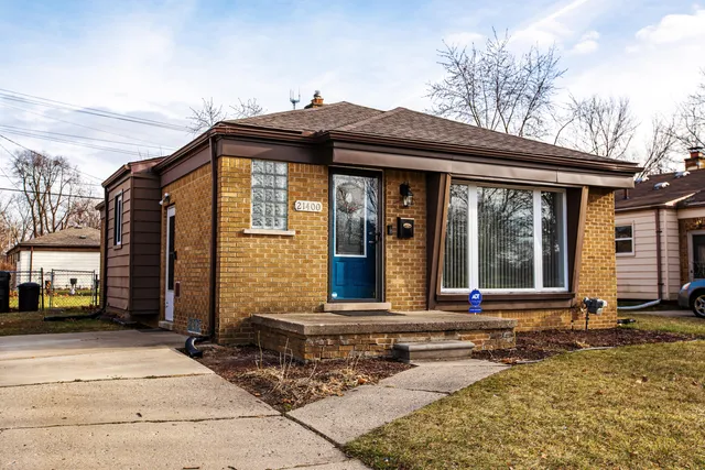 $199,900 | 21400 Parklawn Street, Oak Park, MI 48237