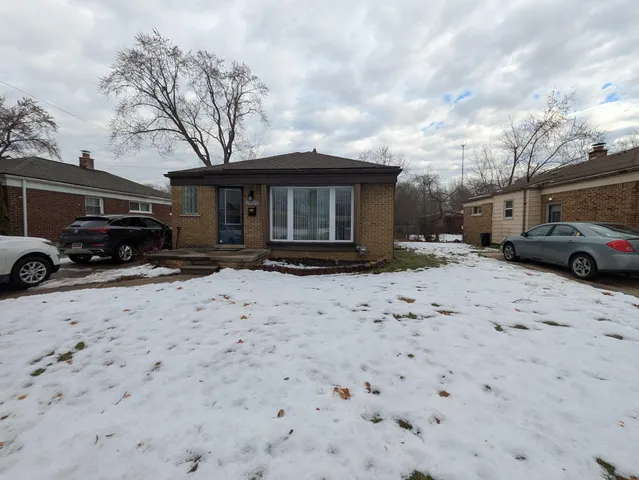 $199,900 | 21400 Parklawn Street, Oak Park, MI 48237