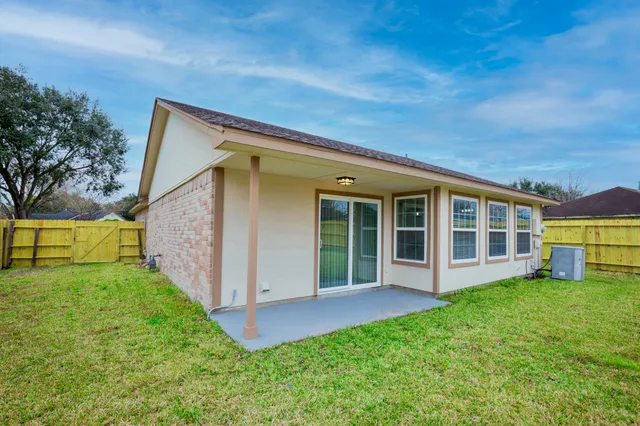 $1,800 | 13903 Tower Point Drive, Sugar Land, TX 77498